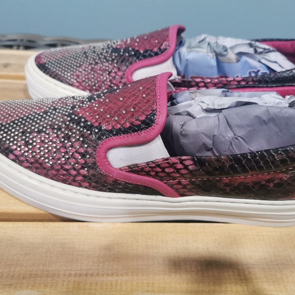 💯% Authentic Ferragamo Shoes in Pink fuchsia - Picture 2 of 16